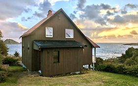 House By The Sea Reine, Lofoten